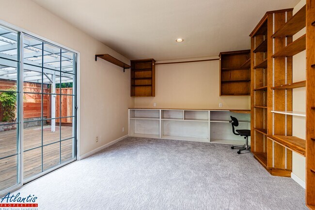 Building Photo - Beautiful Home | Desirable Location