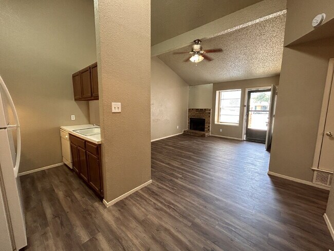 Building Photo - nice 2/1 duplex in North Lubbock