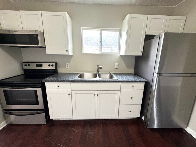 Building Photo - Near Eastside 3 Bedroom 1 Bath