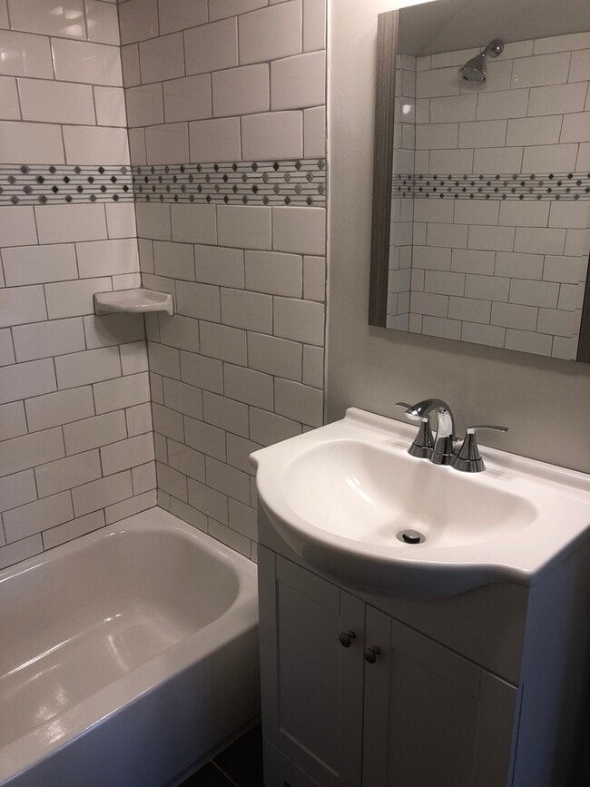 Building Photo - 406 Magnolia Ave