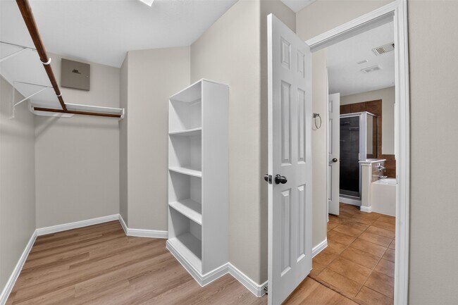 Building Photo - 11714 Bollinger Park Ct