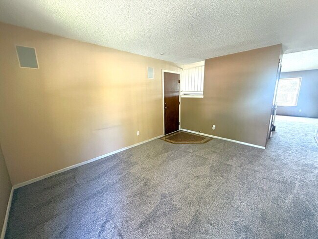 Building Photo - Wonderful 2 Bedroom and Loft on Large Lot and Backs to Open Space!