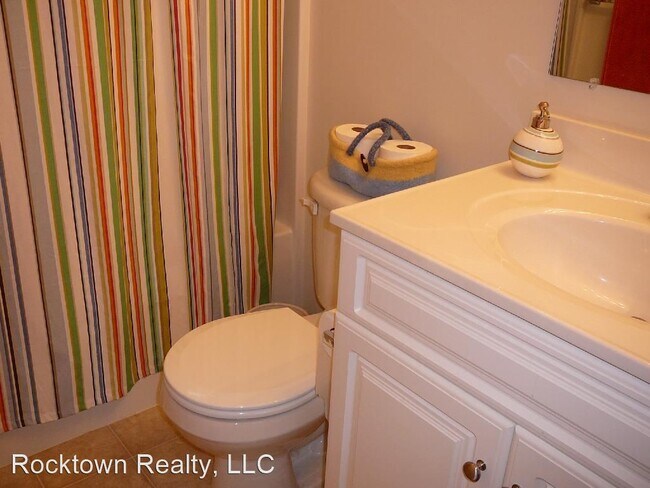 Building Photo - 2 br, 2.5 bath House - 1039 Alexander Hami...