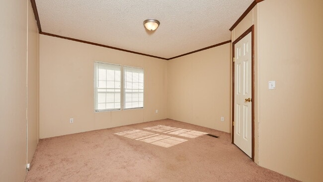 Building Photo - For Rent: Large 3BR, 2BA