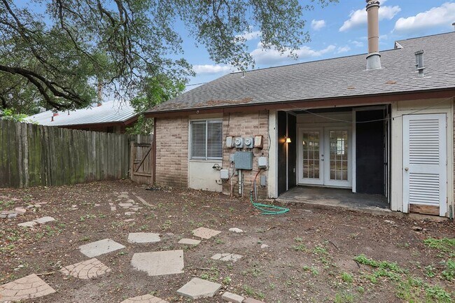 Building Photo - 6803 Woodhue Dr