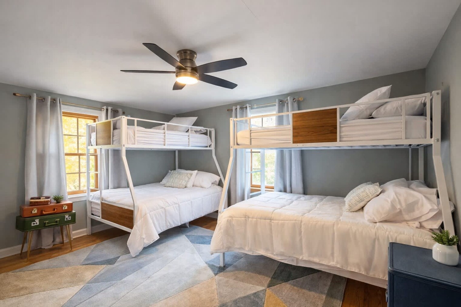 Building Photo - 111 River Dr