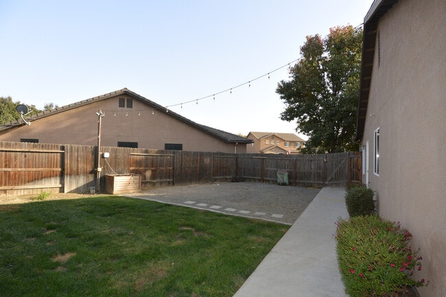 Building Photo - Shannon Ranch Neighborhood