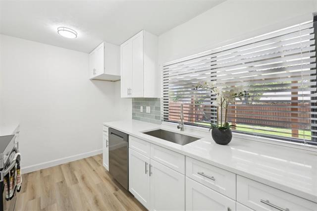 Building Photo - 904 Middle Cove Dr