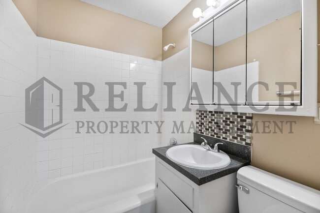 Building Photo - 2118 E 1st St N