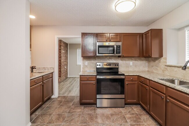 Building Photo - 2301 Fall Ct