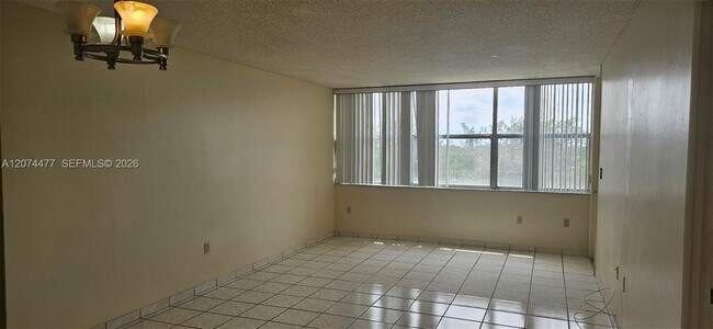 Building Photo - 1300 NE Miami Gardens Dr