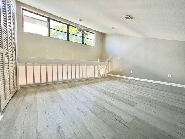 Building Photo - 8805 Lateen Ln