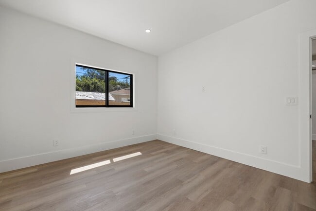 Building Photo - 16245 1/2 Chatsworth Street