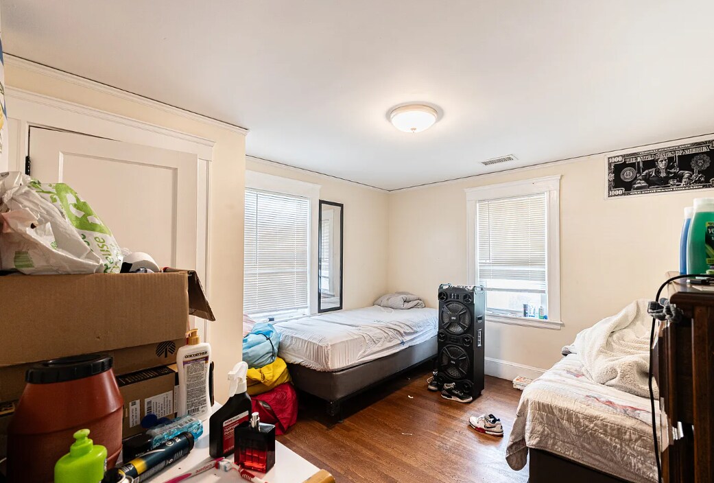 Building Photo - 224 Faneuil St