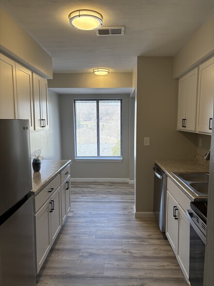 Primary Photo - The Oaks Apartments