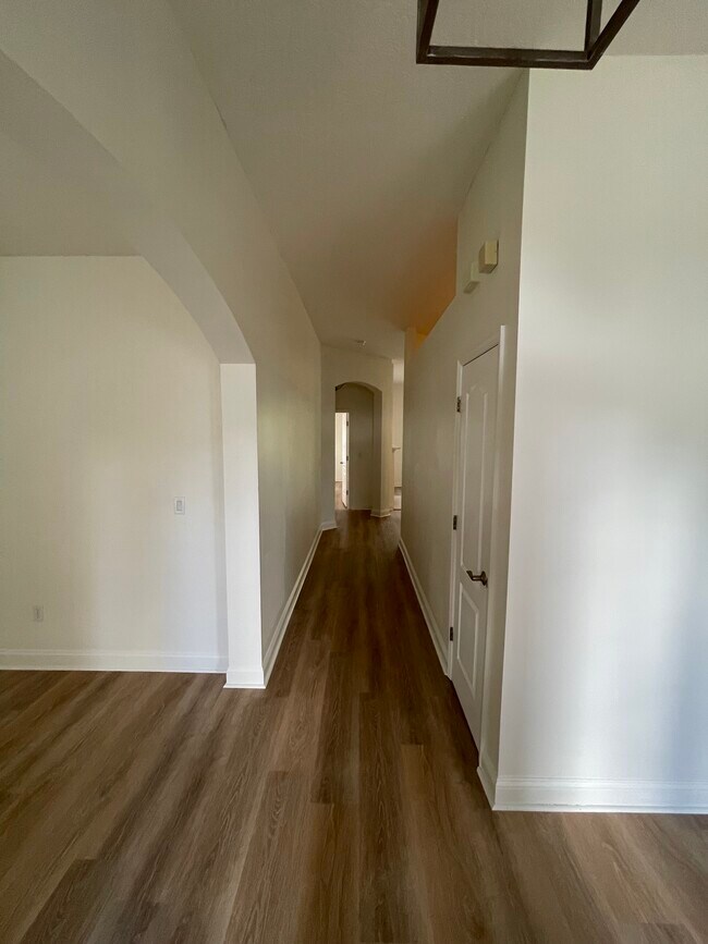 Building Photo - 33380 Sunny Parke Cir