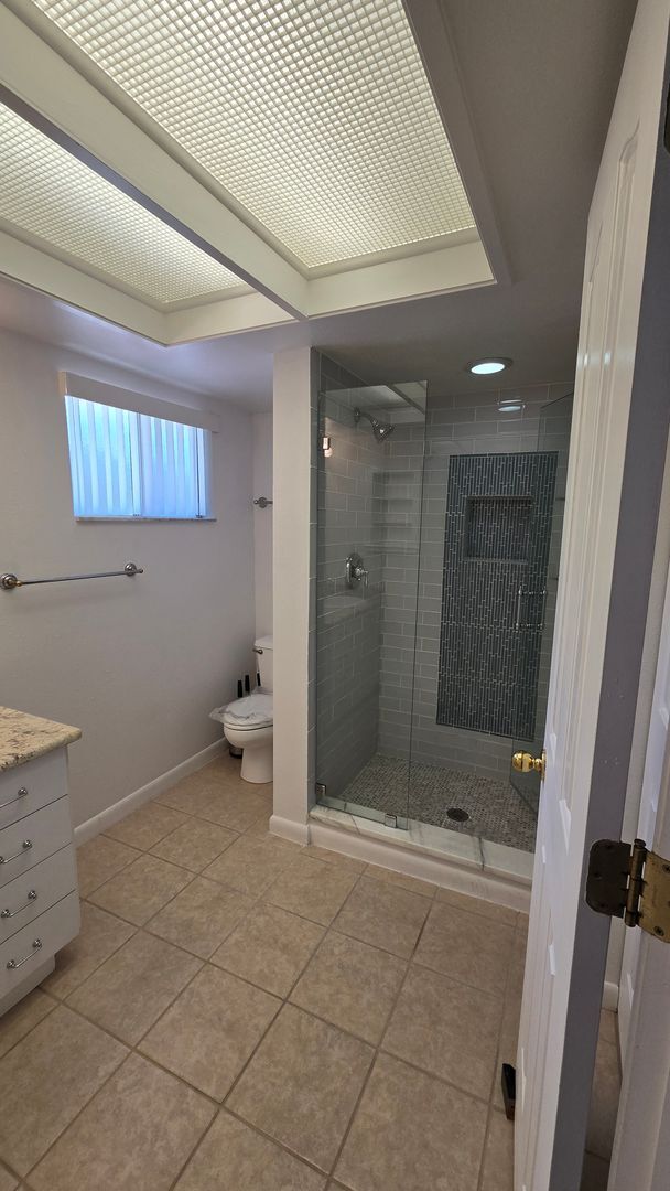 Building Photo - 2 Bed 2 Bath townhome with a Den/ Office s...