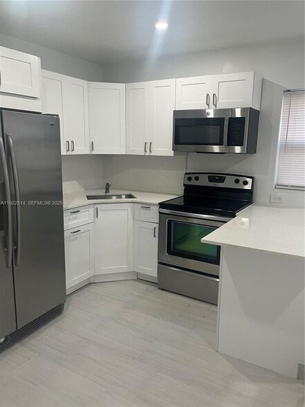 Building Photo - 3912 SW 12th Ct