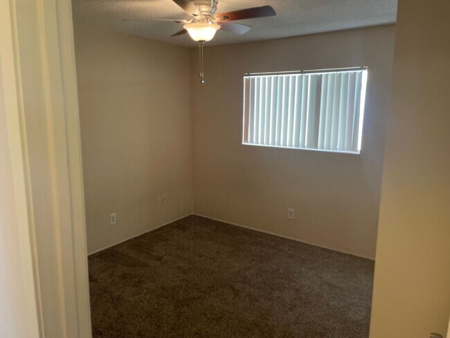 Building Photo - 3 Bed/ 2 Bath Clairemont Mesa