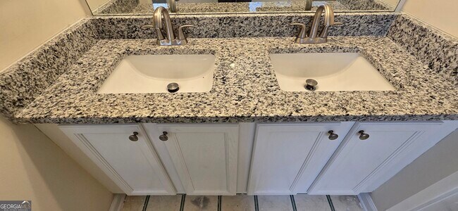 Building Photo - 2 Mill Ridge Pl