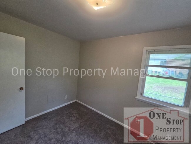Building Photo - Adorable 2 Bedroom, 1 Bathroom, 1 Car Garage House in Independence!