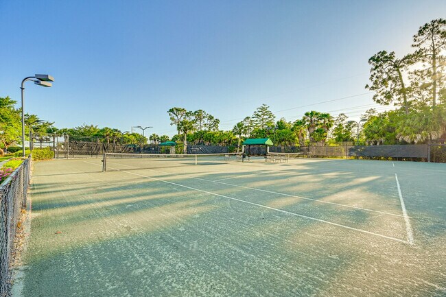 Building Photo - 3973 Bishopwood Ct E