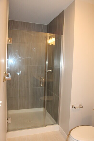 Building Photo - 904 N Buchanan Ct