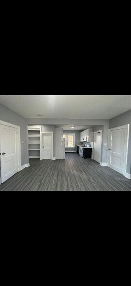 Building Photo - 1101 S Wood Ave