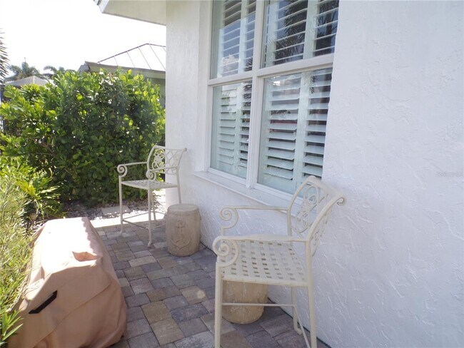 Building Photo - 2810 Via Paloma Dr