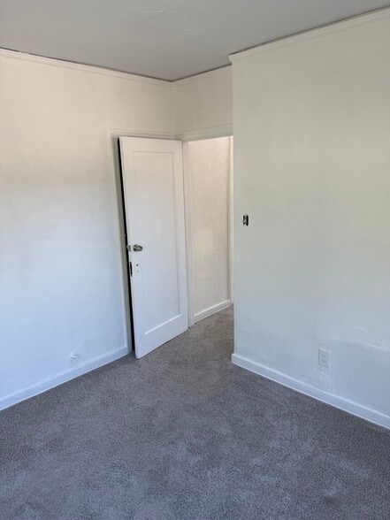 Building Photo - 314 N Ave 54