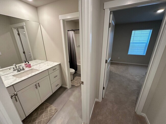 Building Photo - RENTAL! Spacious 6-Bedroom Home Near JBLM – Built in 2025
