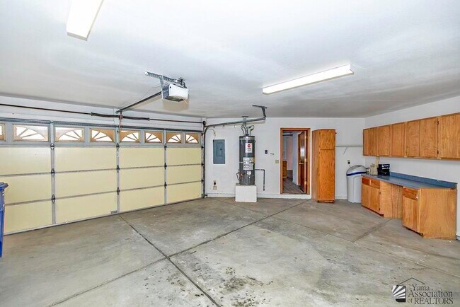 Building Photo - 2136 S 14th Ave