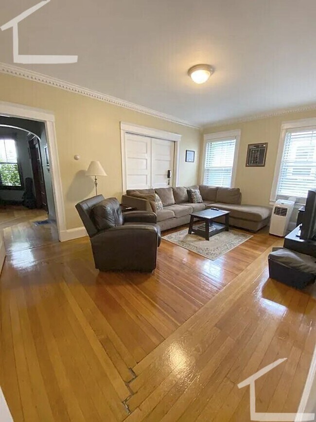 Building Photo - Goregous 3 bed in Allston