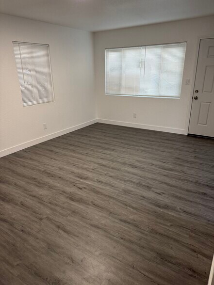 Building Photo - 581 W 16th St