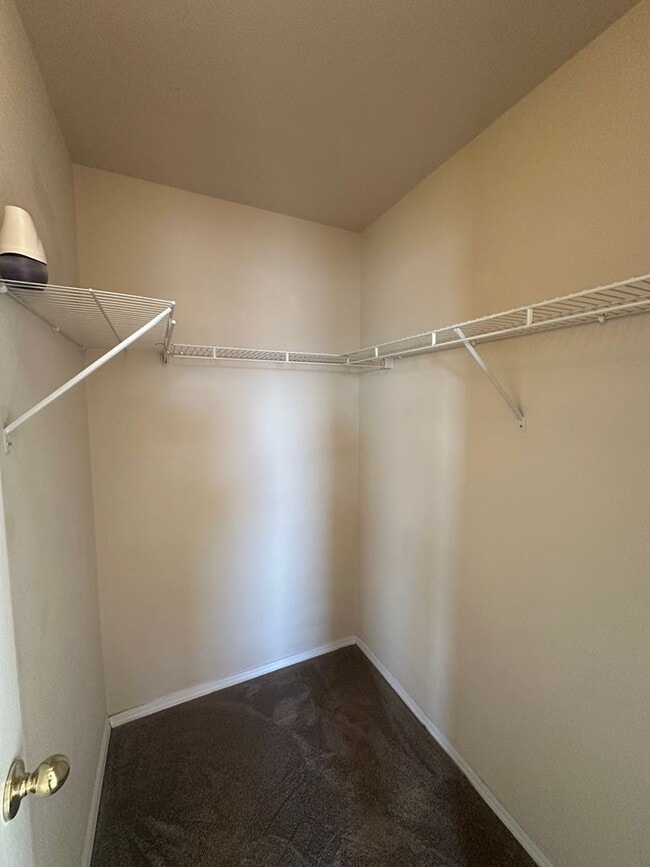 Building Photo - NE Heights 3 bed 2.5 Bath Townhome