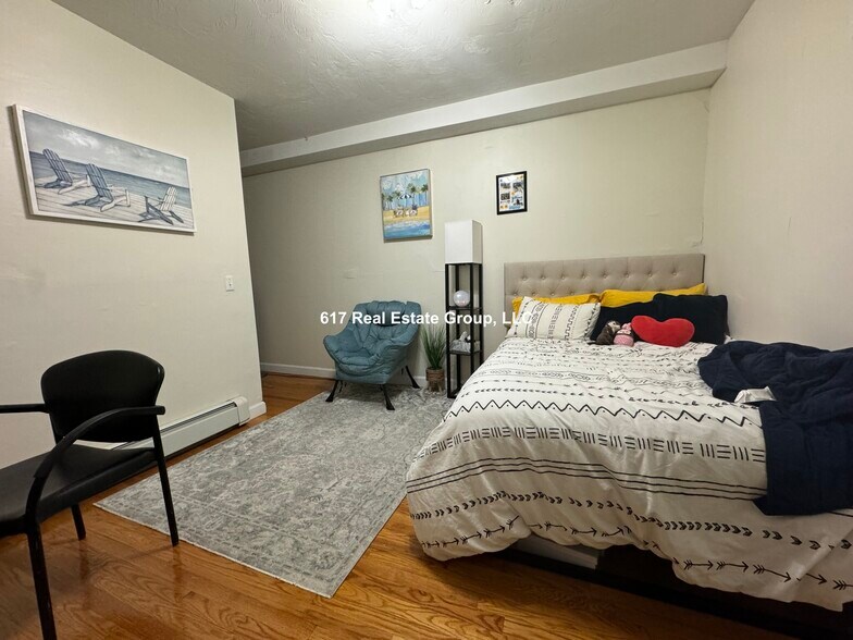 Building Photo - 18 Euston St