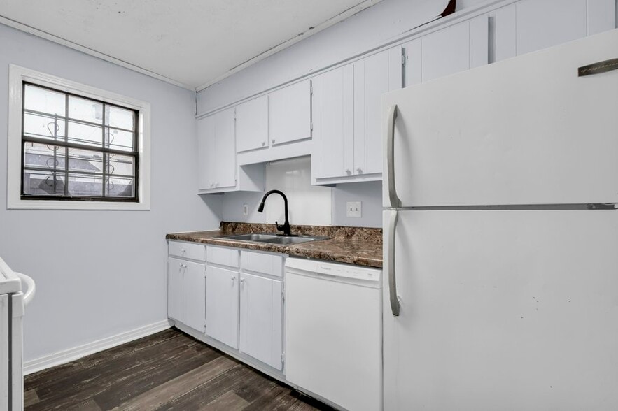 Building Photo - 319 11th St N