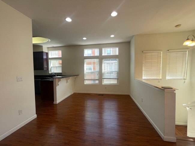 Building Photo - Fremont - Gated Community 2 Bed Townhouse