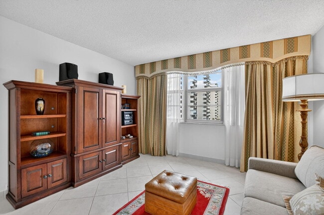 Building Photo - 2121 N Ocean Blvd