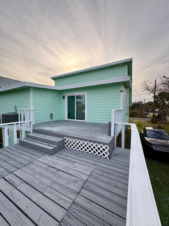 Building Photo - 1031 15th St