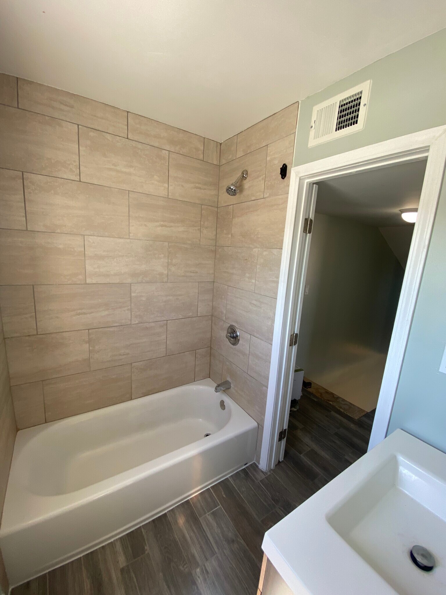 Upstairs Full Bath - 1725 Buena Vista St