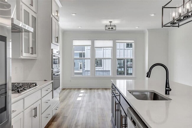 Building Photo - 16507 Honey Locust Dr