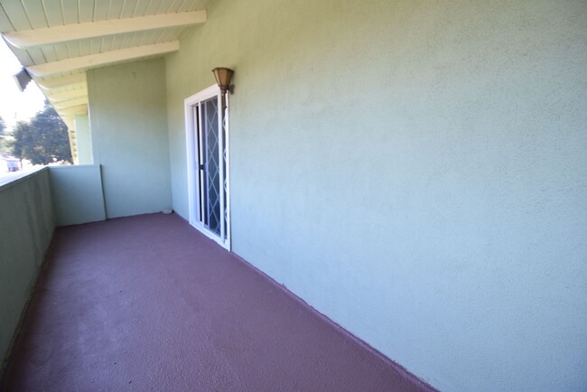 Building Photo - 24347 Newhall Ave