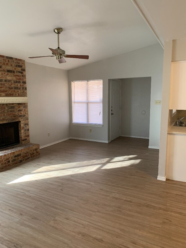 Building Photo - 2013 S Loop 289