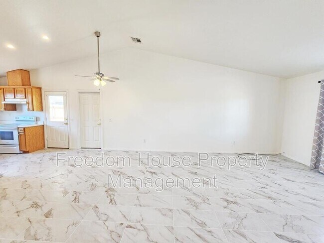 Building Photo - 600 San Lorenzo St