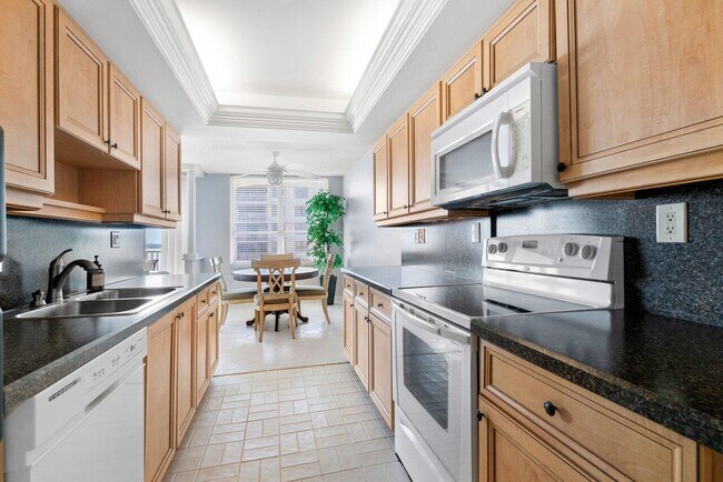 Building Photo - 5480 N Ocean Dr