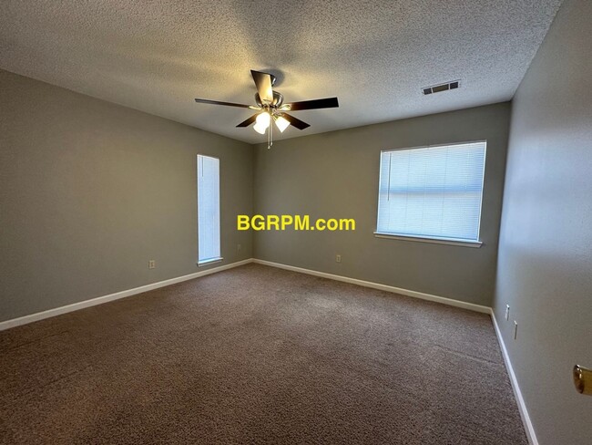 Building Photo - 2 Bd, 1 1/2 BA, townhouse in Sherwood.