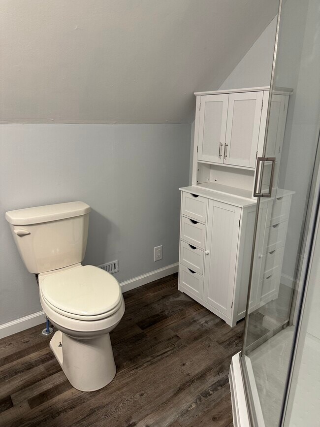 Building Photo - 1629 Kingston Rd