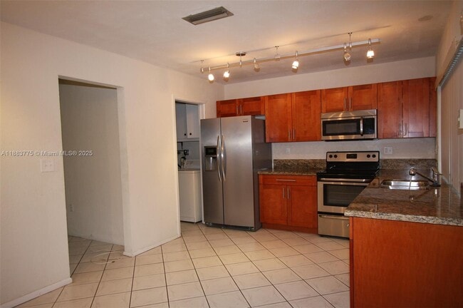 Building Photo - 6737 Pansy Dr