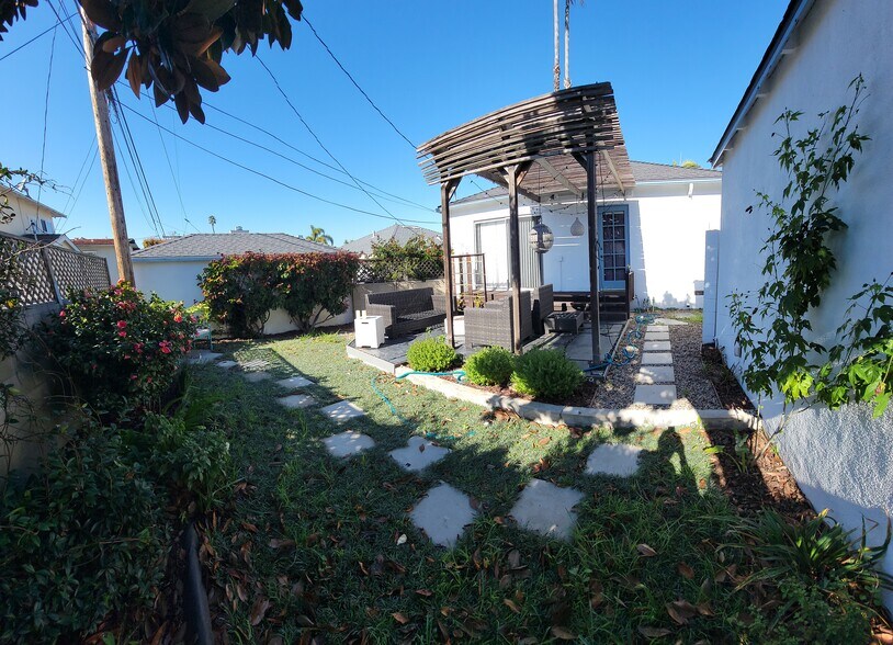 Building Photo - 408 Miramar Dr